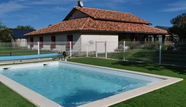 House with private pool, parking - 10 guests