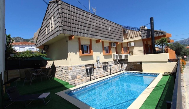 House with private pool and barbeque