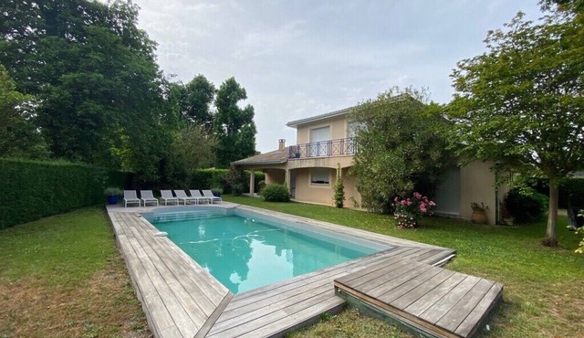 House with private pool near the sea