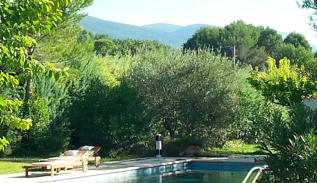 House with private pool, Luberon nature park, near Lourmarin.