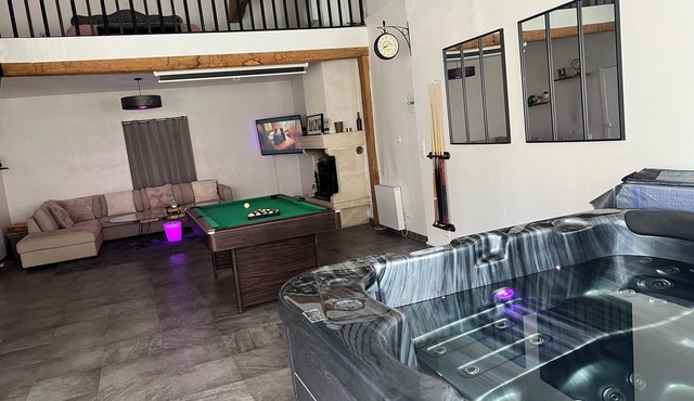 House with private pool, jacuzzi and sauna 20 minutes from Disneyland