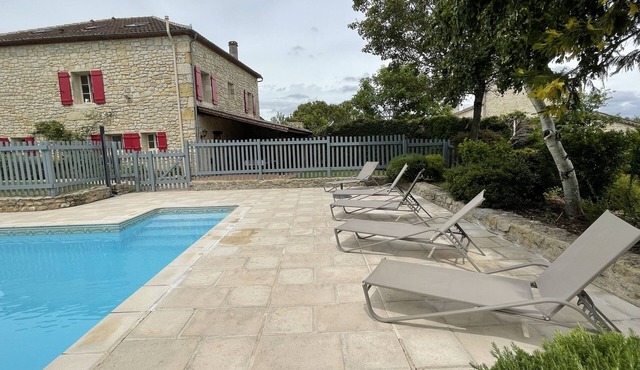 House with private swimming pool, in the heart of south-west