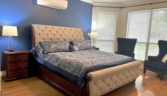 House with Private pool near six flags and La cantera shopping center