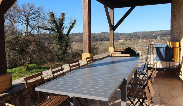 House with River Views in Sainte-Mondane