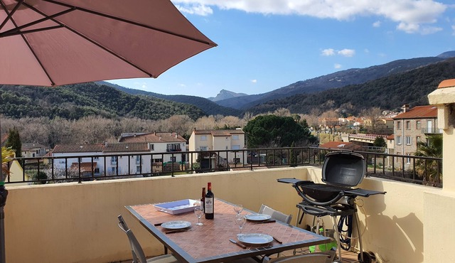 House with roof terrace, panoramic view, sleeps 4 to 6. Pets allowed