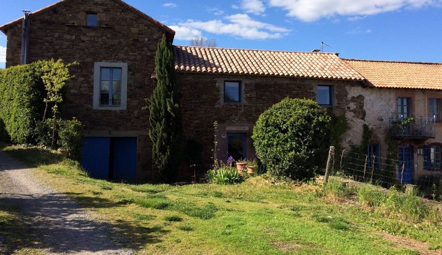 House with swimming pool (shared)