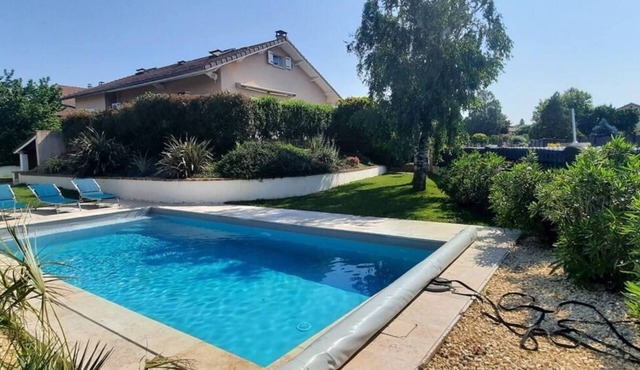 House with swimming pool