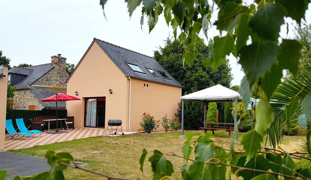 House with sauna. Internet, Comfortable, Beaches 5mn. Golf 2mn