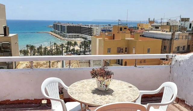 House with Sea Views in the Heart of Alicante