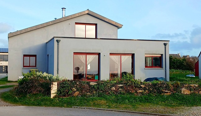 House with sea view, a few steps from the magnificent Gouérou beach.