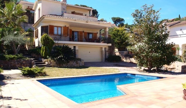 HOUSE WITH SEA VIEWS WITH PRIVATE POOL AND LARGE GARDEN