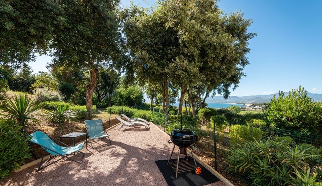 House with sea view, beach on foot