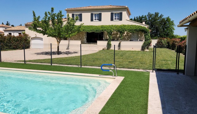 House with secure swimming pool