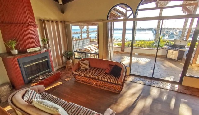 House with spectacular ocean views located in a very secure private area