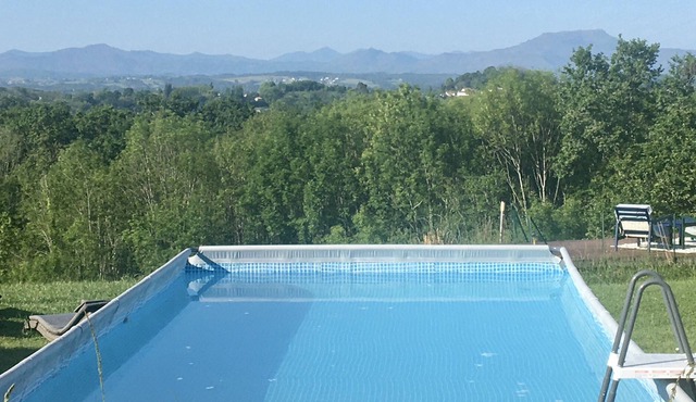 House with swimming pool - 3000 m2 - exceptional view of the Basque mountains