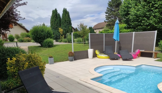 House with swimming pool ... capacity 7 people