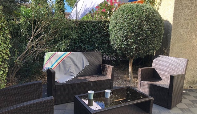 House with swimming pool at the foot of the ramparts/House with swimming pool