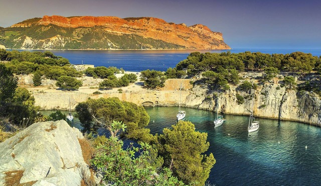 House with swimming pool between Aix en Provence and Marseille