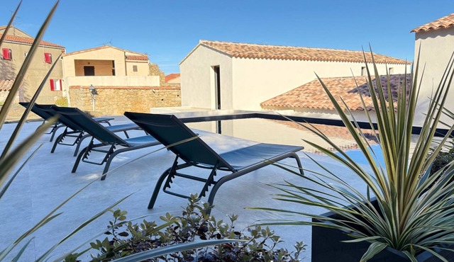 House with swimming pool 15 min from the beaches