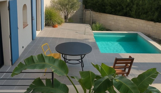 House with swimming pool and direct access to the beach