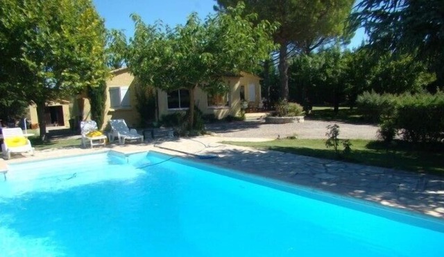 House with swimming pool and 2000m2 land in St Julien le Montagnier 83