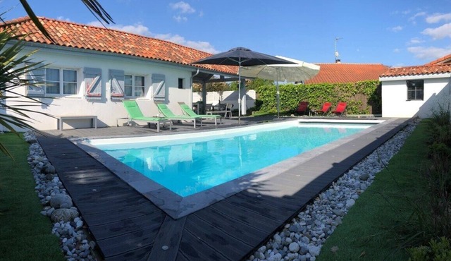 House with swimming-pool for 10/12 persons- Free Wifi