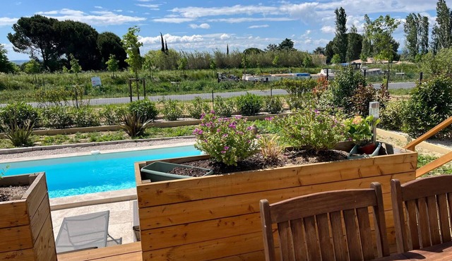 House with swimming pool, view of the Canal du Midi