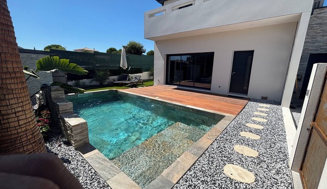 House with swimming pool