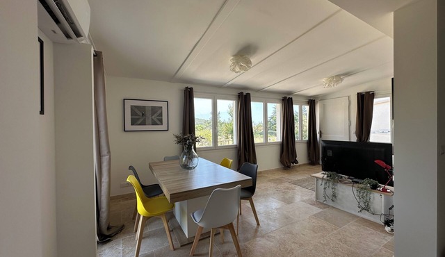 House with swimming pool in a green setting five minutes from the beach, unobstructed view