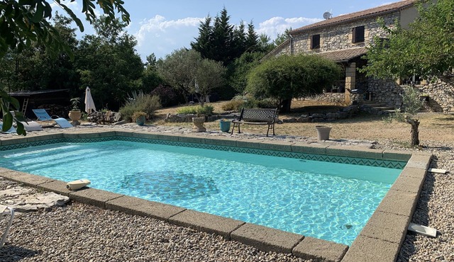 House with swimming pool vans