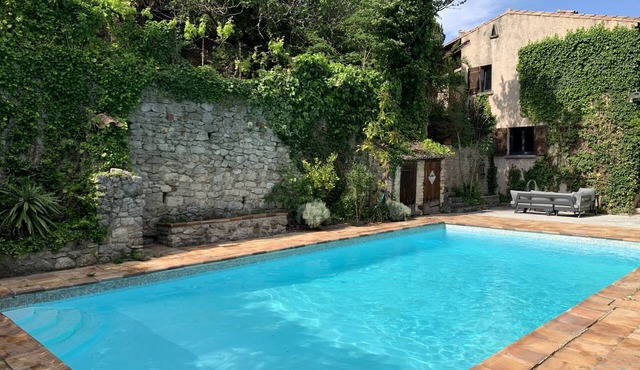 House with swimming pool in Drôme Provençale