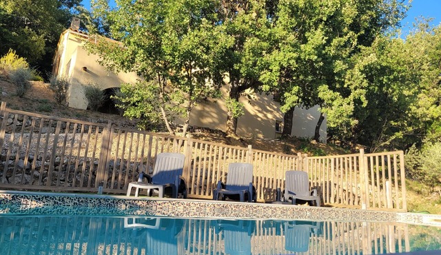 House with swimming pool in a peaceful, relaxing setting. Pets allowed.