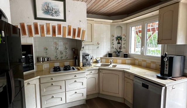 House with swimming pool on the edge of the Arcachon basin.