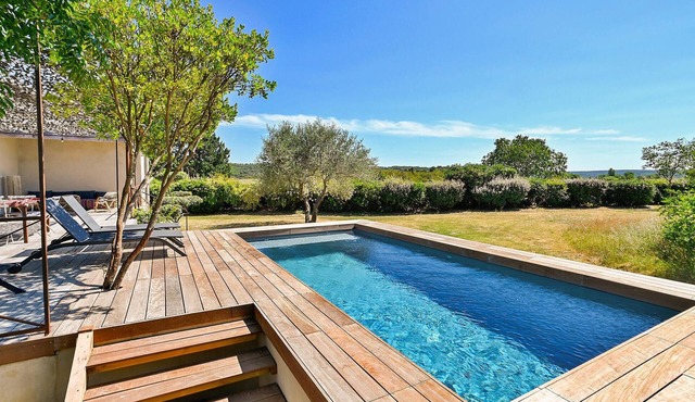 house with swimming pool