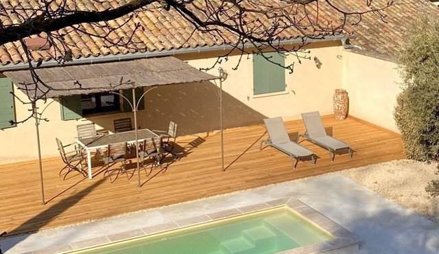 House with swimming pool and enclosed garden, in the heart of the Bastide du Laval olive-growing estate