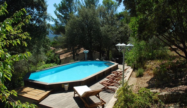 House with swimming pool near Aix-en-Provence and Luberon