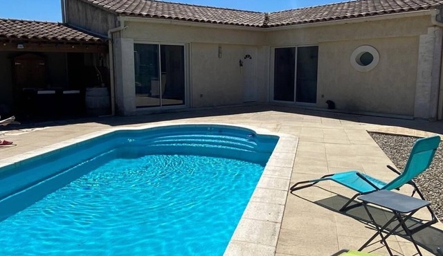 House with swimming pool near Vaison-la-Romaine