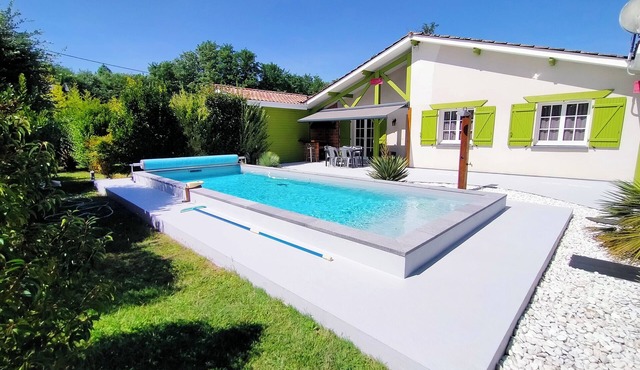 House with swimming pool wellness area shared between Bordeaux and Lacanau ocean