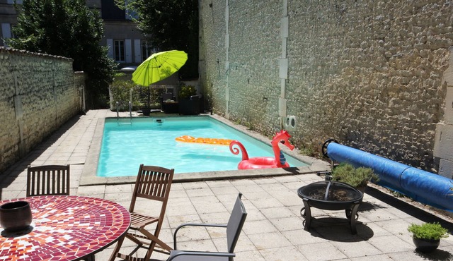 House with swimming pool quiet area Cognac center