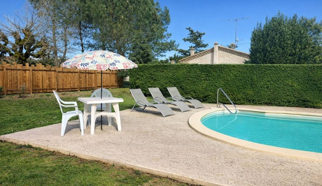 House with swimming pool 5 minutes from the center of Eymet