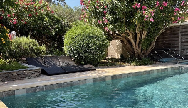 House with swimming pool in the heart of the village on the island of Porquerolles