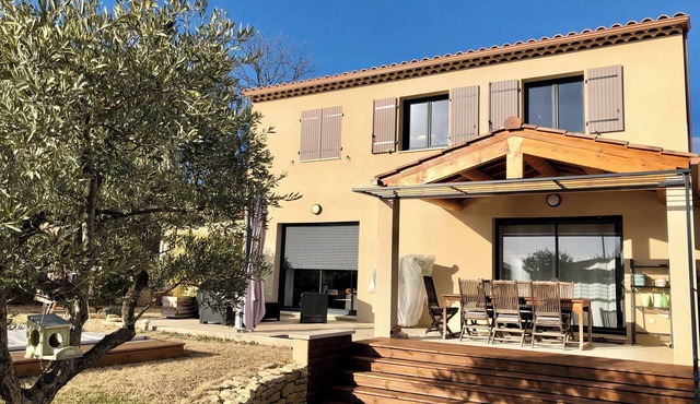 House with swimming-pool in Luberon