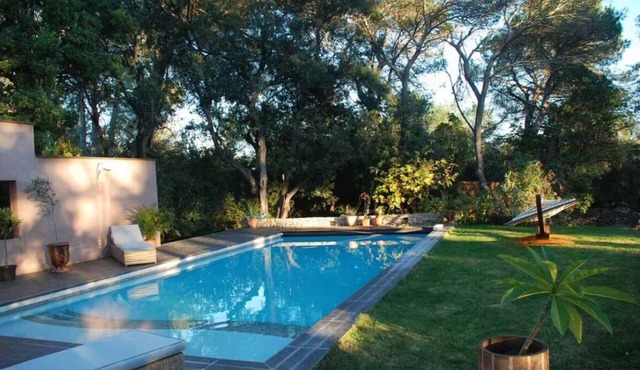 House with swimming pool and outbuilding