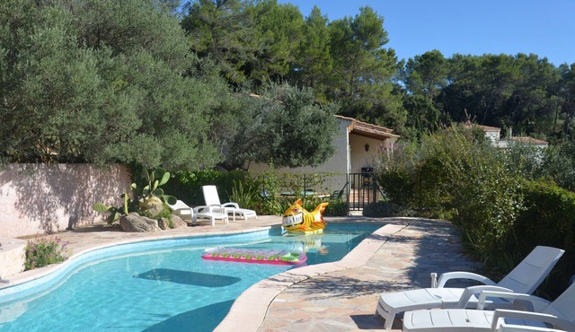 House with swimming pool .Totally peacefull 30 Minutes From The Sea,Great view