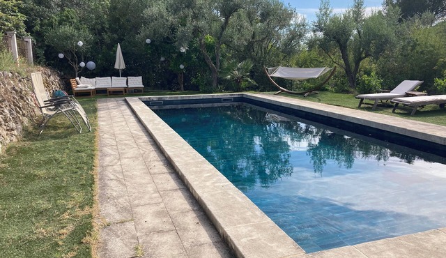 House with swimming pool in the heart of the Toulon mountains