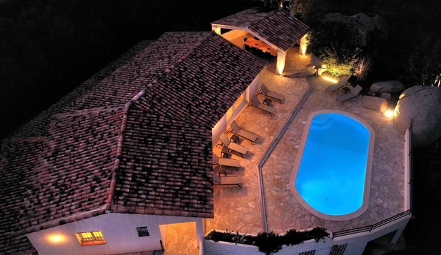 House with swimming pool 2/12 pers Sea and mountain view. Tennis in 500m