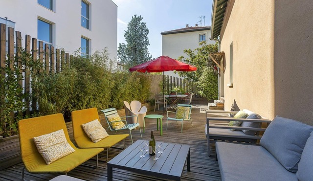 House with terrace 10Chb 10min heart of Lyon
