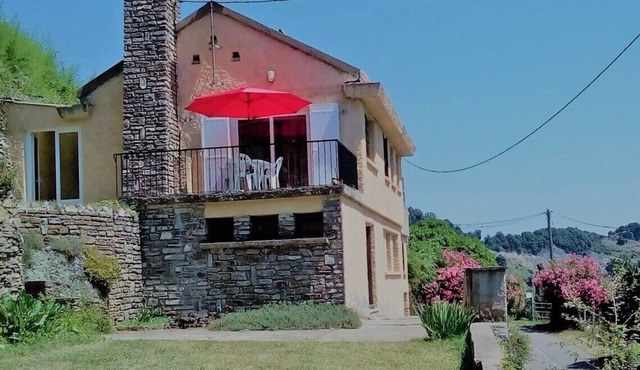 House with terrace, garden, sea and mountain view