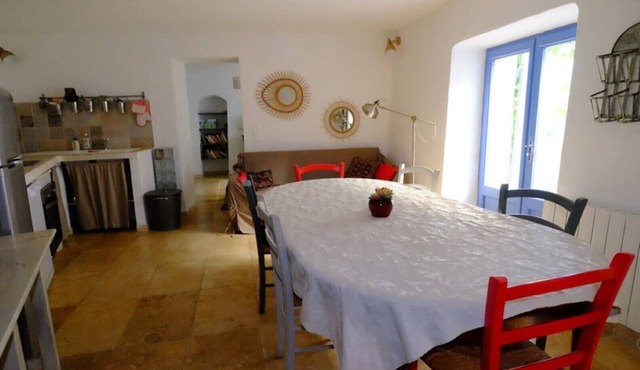 House with terrace in the heart of Provence