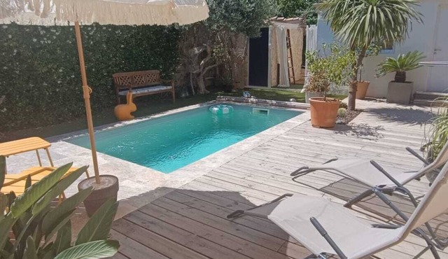 House with terrace, swimming pool, 3 bedrooms for 4 adults, 15 minutes from the beach.